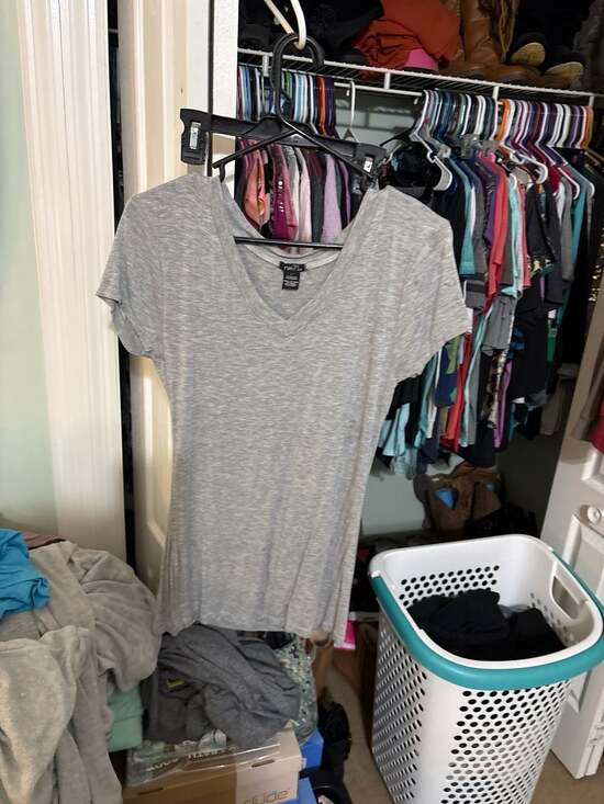 rue21 Tops - rue21 Women's Heather Gray Short Sleeve V-Neck T-Shirt